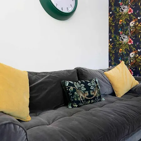 Daire Ts1 Large With Private Parking