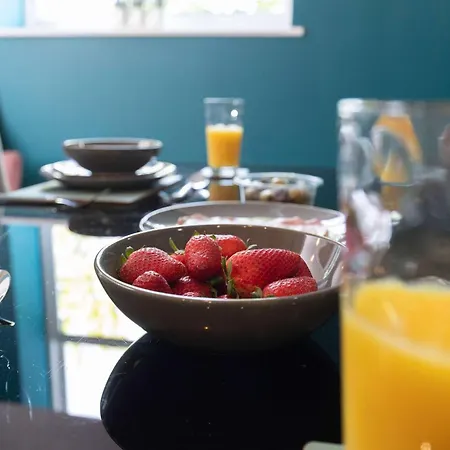 Ts1 Large With Private Parking *