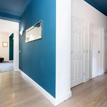 Ts1 Large With Private Parking *