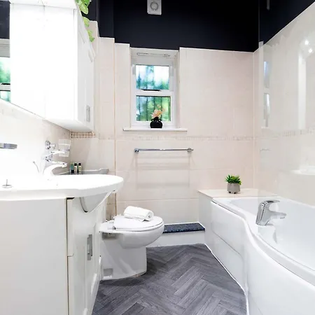 Ts1 Large With Private Parking Middlesbrough