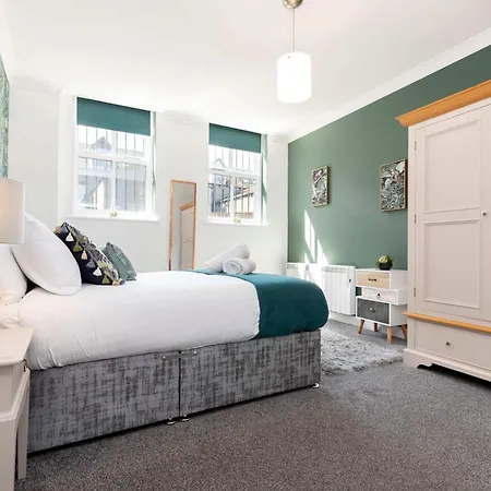 Daire Ts1 Large With Private Parking *