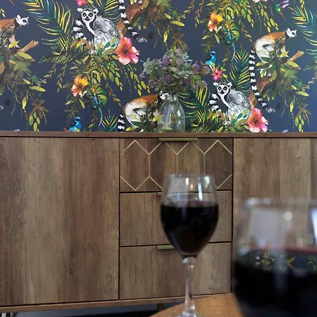 Ts1 Large With Private Parking