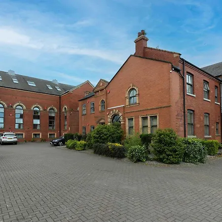 Ts1 Large With Private Parking Апартаменты *