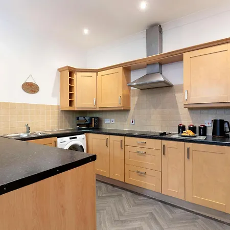 Ts1 Large With Private Parking *