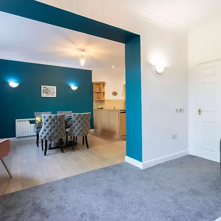 Ts1 Large With Private Parking Апартаменты *